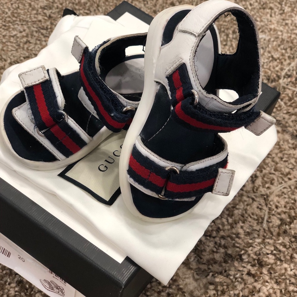Gucci sandals size euro 20